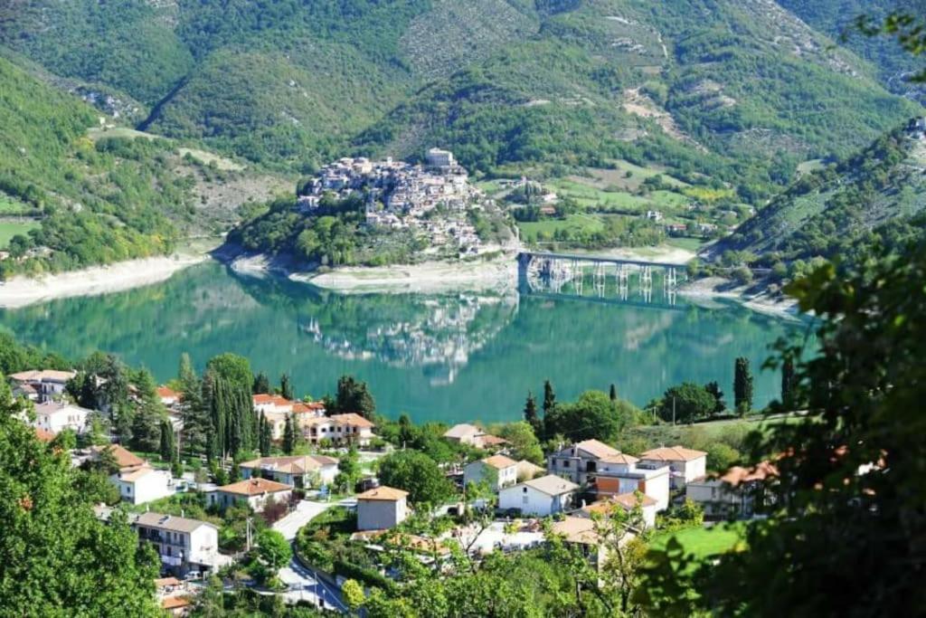 Letizia Lake House Panoramic View Appartement Colle di Tora Buitenkant foto